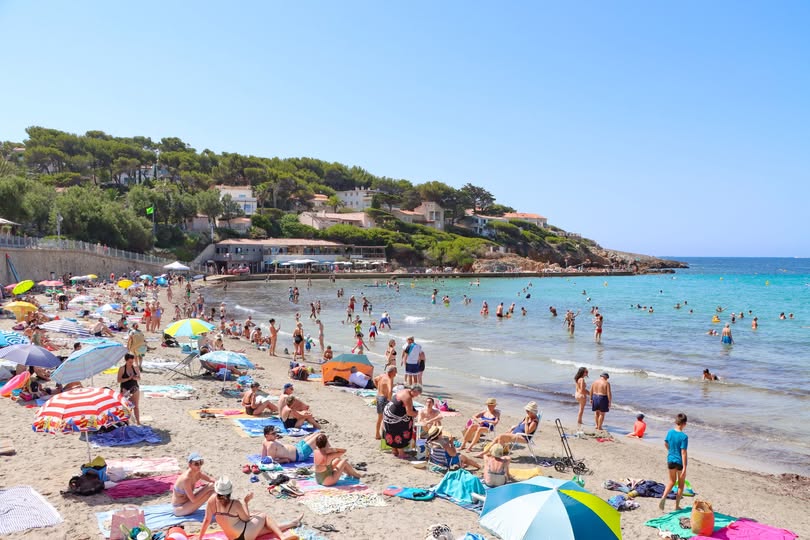 AGDE village club animé 2